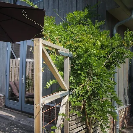 De Greenhouse Homestay *